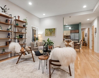 4842 N Damen Avenue - Photo Thumbnail 3