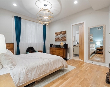 4842 N Damen Avenue - Photo Thumbnail 9