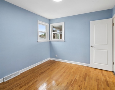 6122 W Leland Avenue - Photo Thumbnail 12