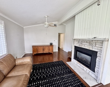 4316 El Rancho Drive - Photo Thumbnail 3