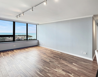3930 N Pine Grove Avenue - Photo Thumbnail 6