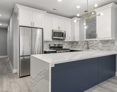 1241 S Fairfield Avenue - Photo Thumbnail 4