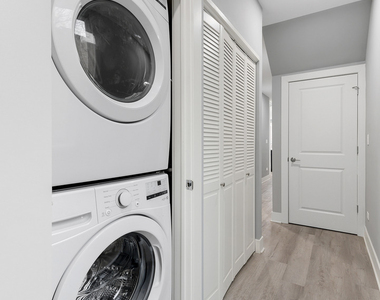 1241 S Fairfield Avenue - Photo Thumbnail 13