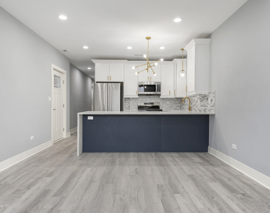 1241 S Fairfield Avenue - Photo Thumbnail 3