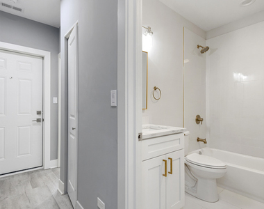 1241 S Fairfield Avenue - Photo Thumbnail 14