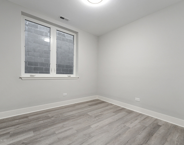 1241 S Fairfield Avenue - Photo Thumbnail 8