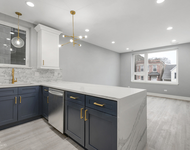 1241 S Fairfield Avenue - Photo Thumbnail 5