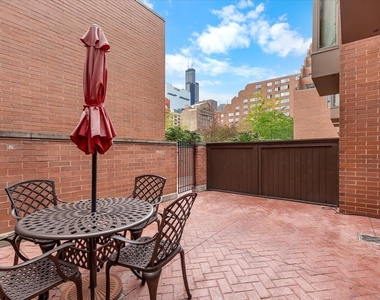 801 S Plymouth Court - Photo Thumbnail 1