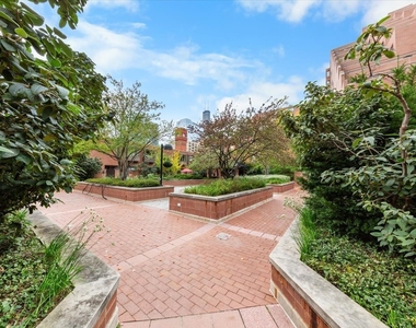 801 S Plymouth Court - Photo Thumbnail 25