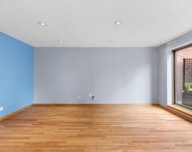801 S Plymouth Court - Photo Thumbnail 5
