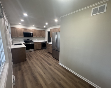 1421 N Wilke Road - Photo Thumbnail 3