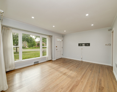 384 S Wolf Road S - Photo Thumbnail 5
