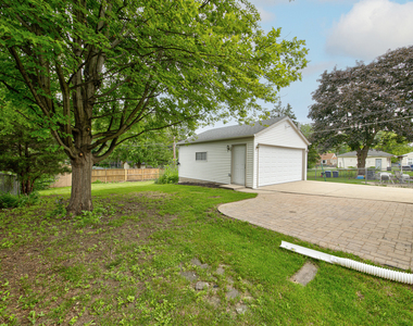 384 S Wolf Road S - Photo Thumbnail 26