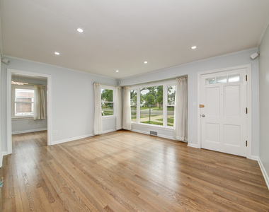 384 S Wolf Road S - Photo Thumbnail 4