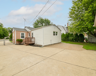 384 S Wolf Road S - Photo Thumbnail 24