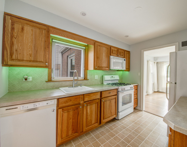 384 S Wolf Road S - Photo Thumbnail 8
