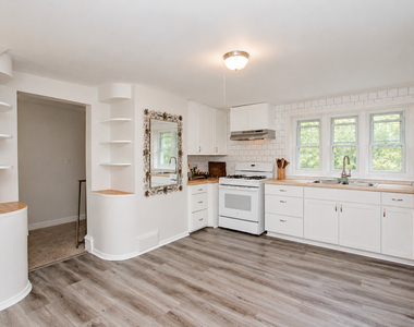 6867 N Ottawa Avenue - Photo Thumbnail 4