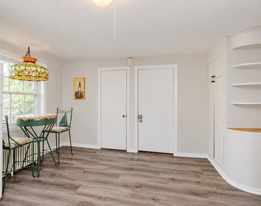 6867 N Ottawa Avenue - Photo Thumbnail 5