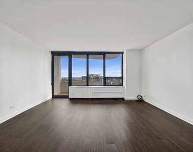 3930 N Pine Grove Avenue - Photo Thumbnail 5