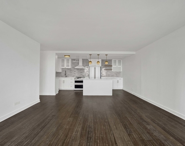 3930 N Pine Grove Avenue - Photo Thumbnail 8