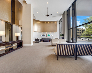 3930 N Pine Grove Avenue - Photo Thumbnail 39