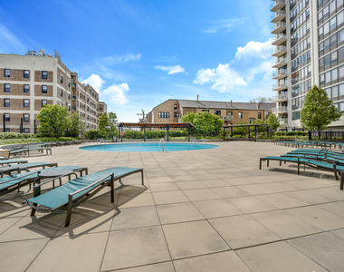 3930 N Pine Grove Avenue - Photo Thumbnail 30