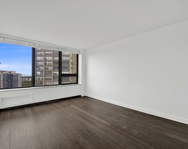 3930 N Pine Grove Avenue - Photo Thumbnail 24