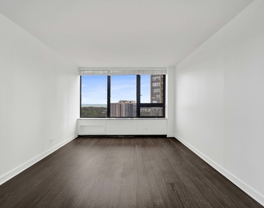 3930 N Pine Grove Avenue - Photo Thumbnail 17
