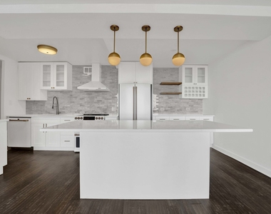 3930 N Pine Grove Avenue - Photo Thumbnail 10