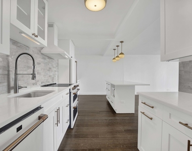 3930 N Pine Grove Avenue - Photo Thumbnail 12