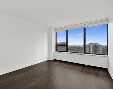 3930 N Pine Grove Avenue - Photo Thumbnail 19