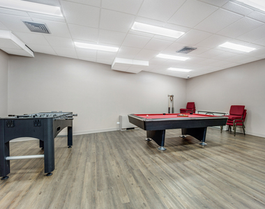 3930 N Pine Grove Avenue - Photo Thumbnail 38