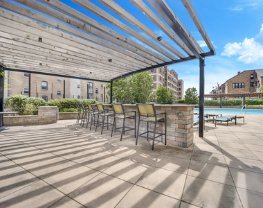 3930 N Pine Grove Avenue - Photo Thumbnail 28