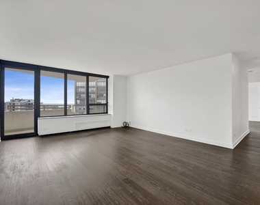 3930 N Pine Grove Avenue - Photo Thumbnail 3