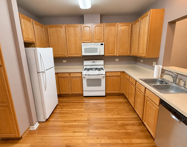 527 Cary Woods Circle - Photo Thumbnail 5