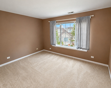 527 Cary Woods Circle - Photo Thumbnail 12