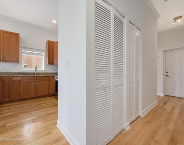 6015 N Mozart Street - Photo Thumbnail 7