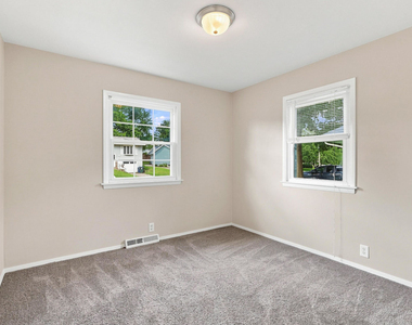 2803 N Pine Street - Photo Thumbnail 15