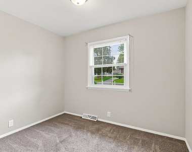 2803 N Pine Street - Photo Thumbnail 14