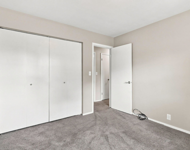 2803 N Pine Street - Photo Thumbnail 16
