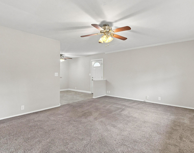 2803 N Pine Street - Photo Thumbnail 3