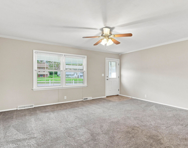 2803 N Pine Street - Photo Thumbnail 5