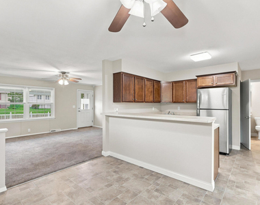 2803 N Pine Street - Photo Thumbnail 8