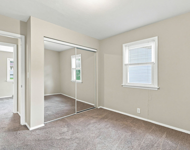 2803 N Pine Street - Photo Thumbnail 18
