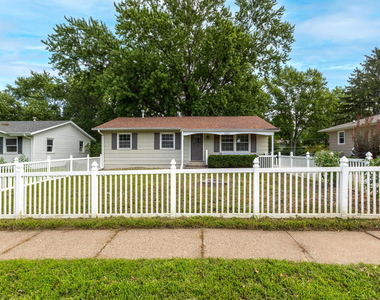 2803 N Pine Street - Photo Thumbnail 2