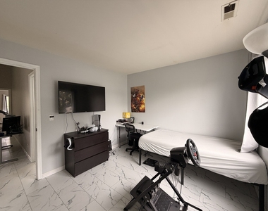 159 Winchester Drive - Photo Thumbnail 10