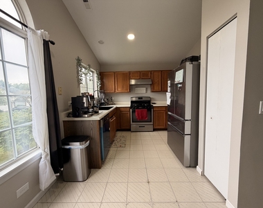 159 Winchester Drive - Photo Thumbnail 12