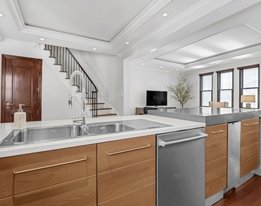 70 E Walton Street - Photo Thumbnail 14
