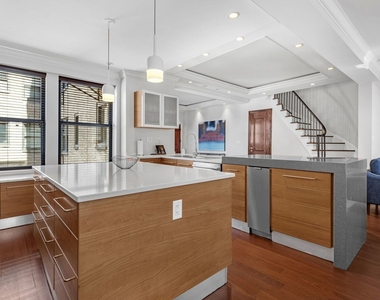 70 E Walton Street - Photo Thumbnail 15