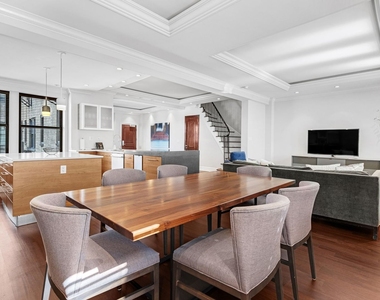 70 E Walton Street - Photo Thumbnail 11